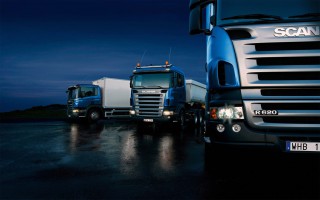 http://cargo.bold-themes.com/transport-company/wp-content/uploads/sites/2/2015/09/Three-trucks-on-blue-background-320x200.jpg